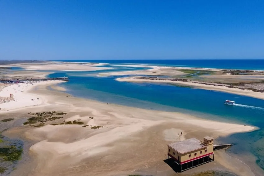 Costa portuguesa com brisas marítimas